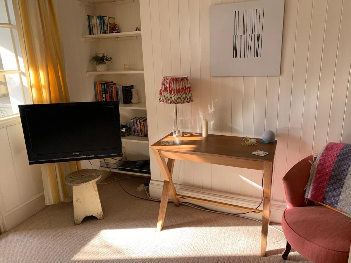 Spacious Comfortable Flat With Free Parking In East Finchley, Muswell Hill & Close To Alexandra Palace Londen Buitenkant foto